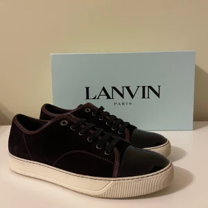 Lanvin skor  - Hej! Säljer nu dessa sjukt snygga lanvin skor. Skorna är i superfint skick! Sitter oftast en storlek större 