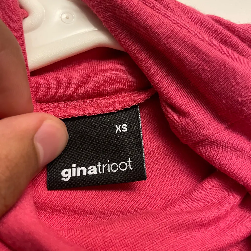 Fin tröja från Gina Tricot i storlek xs helt ny. Tröjor & Koftor.