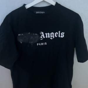 Säljer nu min Palm Angles t shirt då jag aldrig använt den, säljes helt ny, Strl M