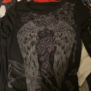 Tröja - Har bytt still och ville rensa mina kläder! Den är tight