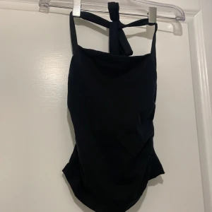 Svart top  - Svart top använd minst en gång  Skriv för fler frågor ❤️