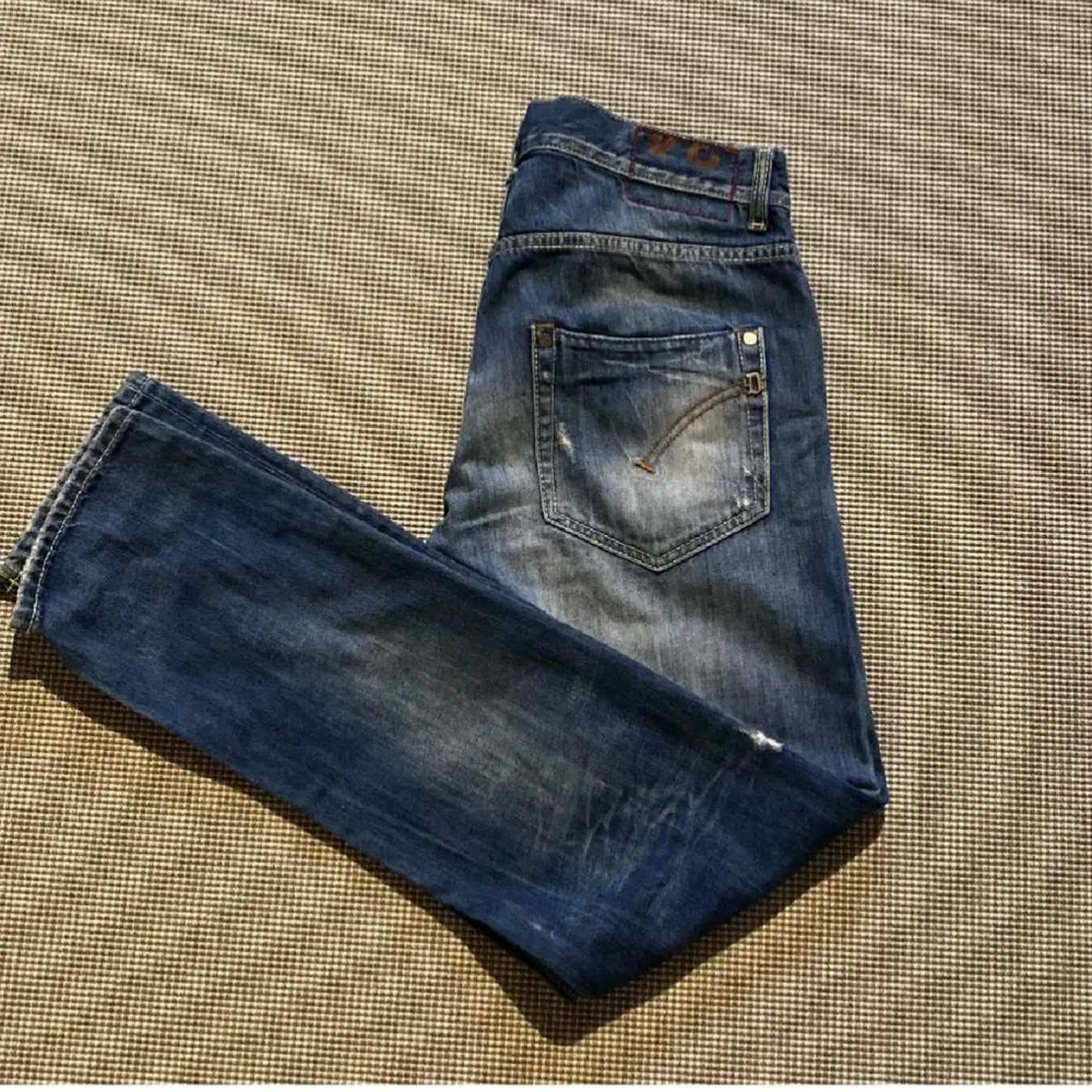 Ett par feta dondup jeans! Jeansen har inga defekter, skicket är 9/10. Storleken är W34. Hör av er vid minsta fundering!💫. Jeans & Byxor.