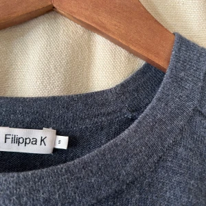 Filippa K tröja - Skönt material, perfekt skick. Skriv pm vid minsta fundering!