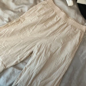 linnebyxor  - säljer dessa linnebyxor då de inte kommer till användning. sitter så fint.  ( man får varan nytvättad)