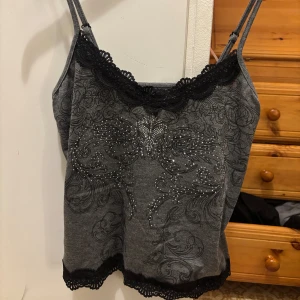 Rhinestone linne  - Jättefint linne i nyskick!