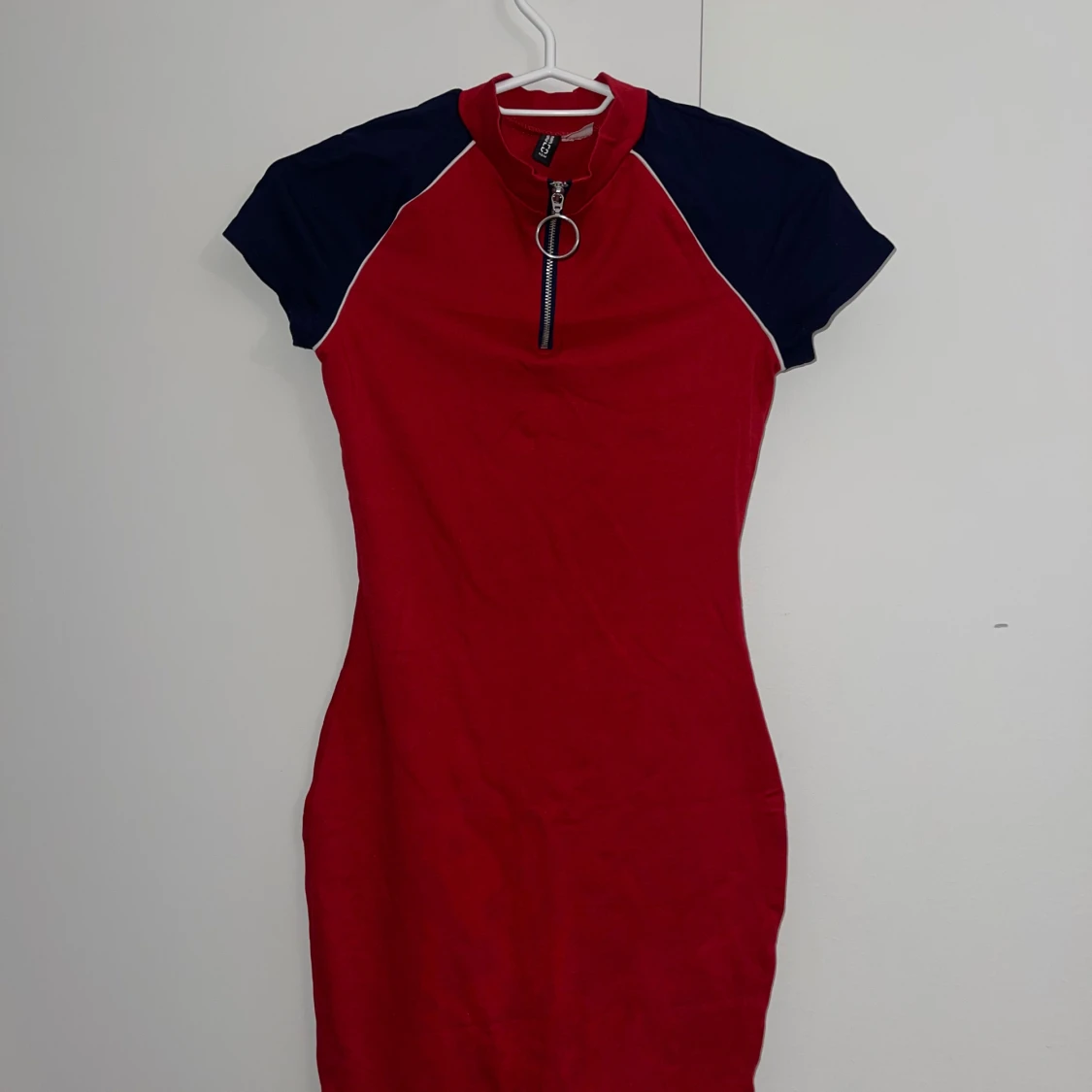 Basic fin kort klänning.