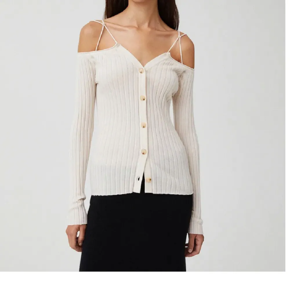 Topp från Lisa Yang i 100% cashmere, mycket fint skick.. Stickat.