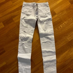 Levis jeans barn  - Knappt använda Levis jeans i storlek 152 