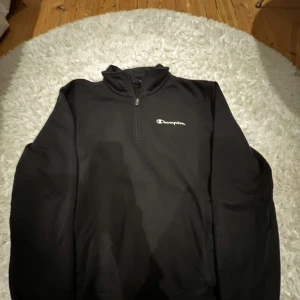 Champion tröja  - Champion tröja i gott skick  Storlek S
