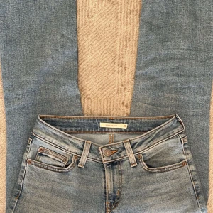 Levis jeans - Lågmidjade levis jeans som inte kommer till användning