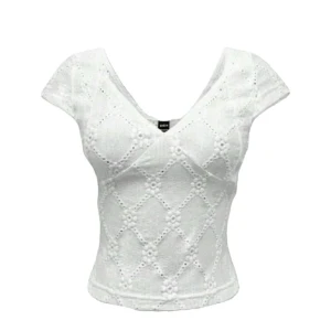 vit tshirt - skön och bekväm lätt att sätts på och av