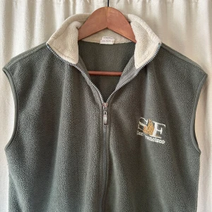 Skön väst - Skön väst med nice material och bra passform. Pm vid minsta fundering!