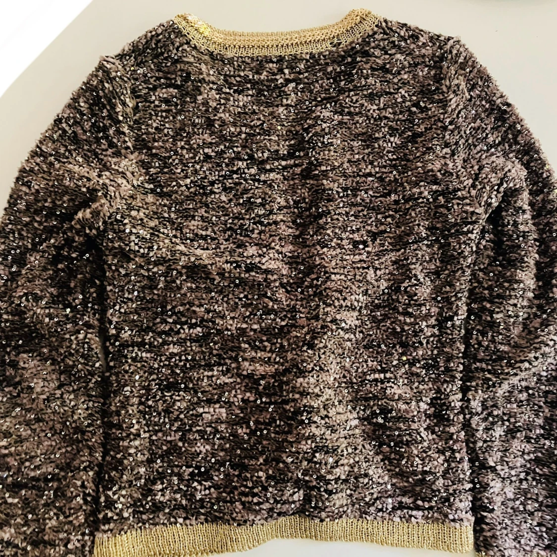 Kofta med guld detaljer  - 91