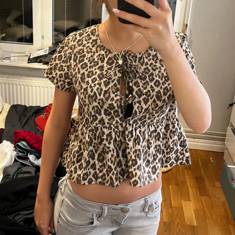 Jätte snygg leopardblus som tyvärr inte kommer till användning längre 💞💞pris kan diskuteras . Blusar.