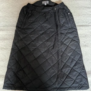 Ridkjol - Väldigt bekväm och fin kjol nästan oanvänd!