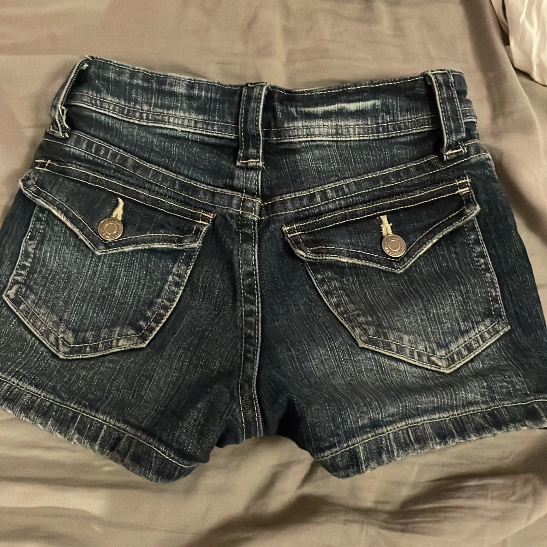 Mörkblå jeansshorts från H&M - 90