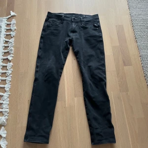 Replay jeans - Säljer dessa feta replay jeans i modellen anbass (slim) i bra skick. Storlek 32