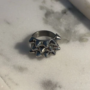 Edblad ring i silver - Säljer denna jätte fina Edblad ringen i storlek 16,8 (ej helt säker då jag har fått den)🥰 skriv för fler bilder, pris kan diskuteras.