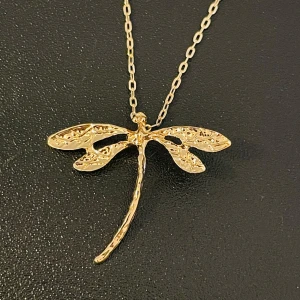 Guld trollslända halsband - Säljer denna söta trollslända halsbandet i färgen guld!💞