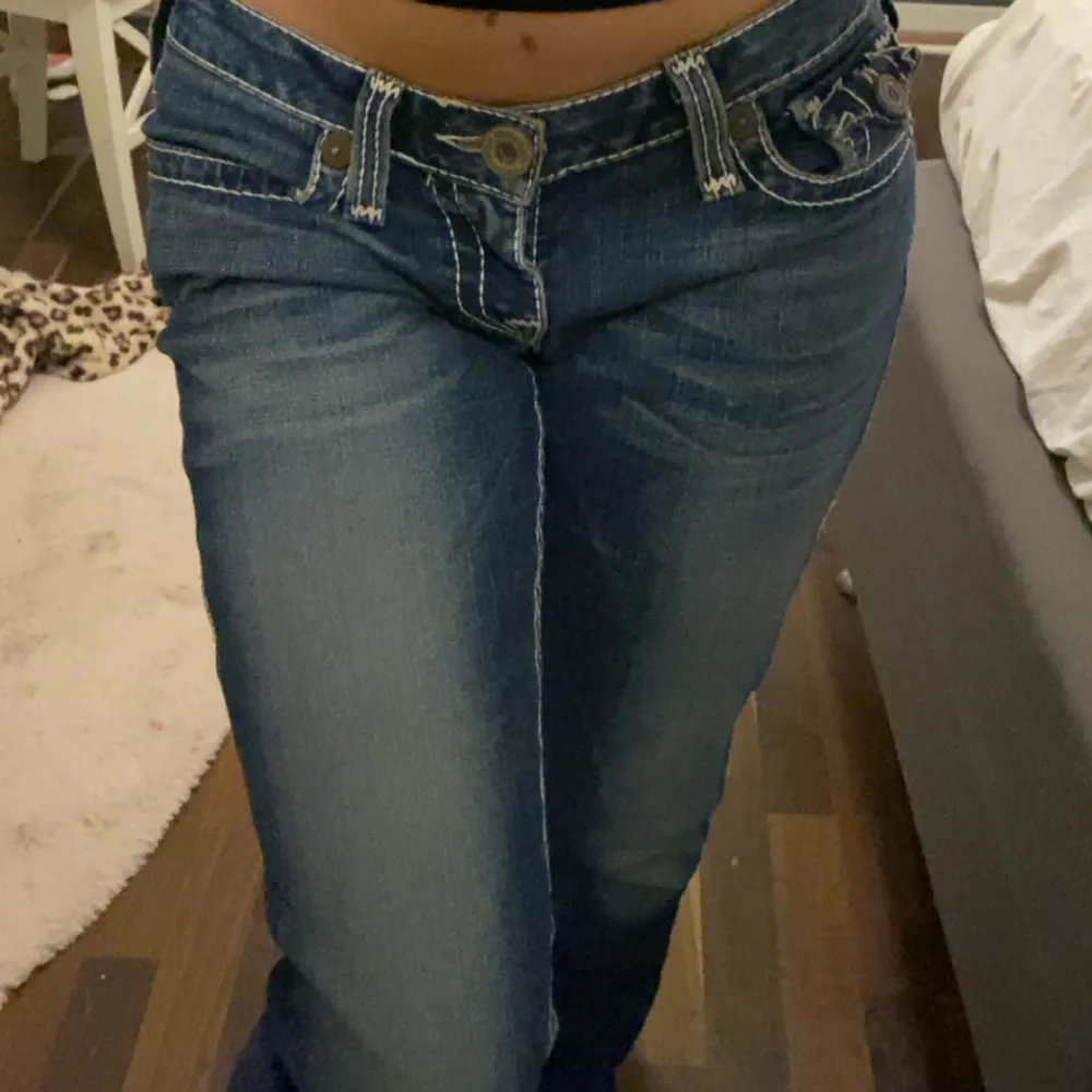 Vintage true religion jeans, dessa är snygga men tyvärr för stora för mig i midjan. Pris kan diskuteras ! 💗. Jeans & Byxor.