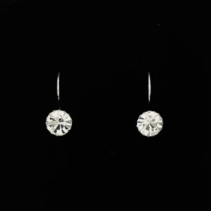 Stilrena silverörhängen - Eleganta örhängen med stor diamant liknande m sten. Är i silver och ny putsade, men saknar stämpel. Jätte fina och lätta, stenen är ca 8mm hög/bred. Super fin till sommaren 💕☀️