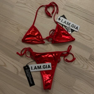 iamgia bikini ❤️ - oanvänd snygg bikini, toppen är i XS och bikinitrosorna storlek S. ok att köpa direkt ❤️