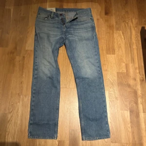 Hollister Jeans - Hollister Jeans i modellen SLIM STRAIGHT i storlek W30/L30 knappt använda 