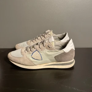 Philippe model - Riktigt snygga Philippe model skor i väldigt bra skick. Storlek 43. Hör av dig vid minsta fundering(39)