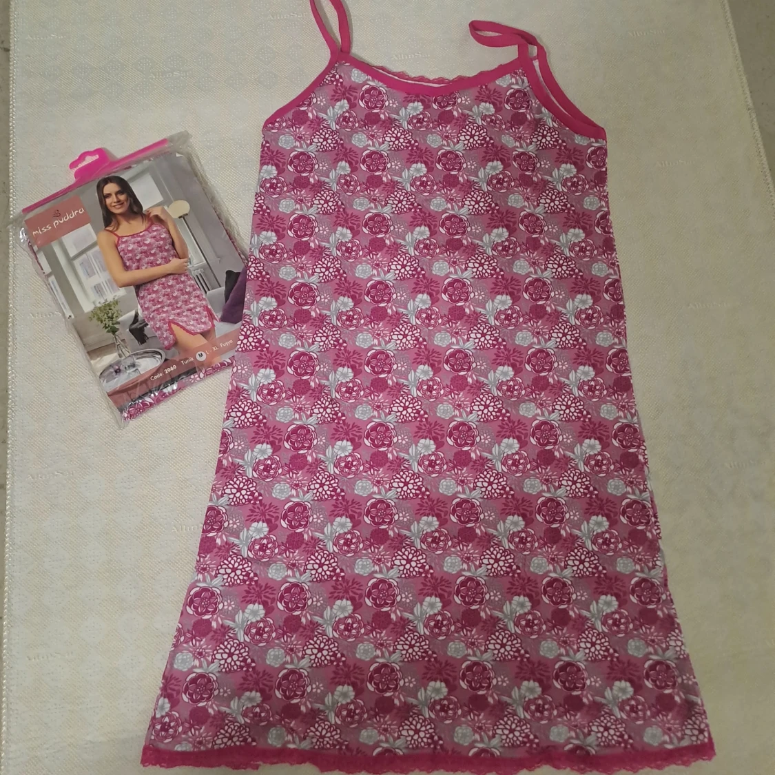 Rosa blommig klänning - 1