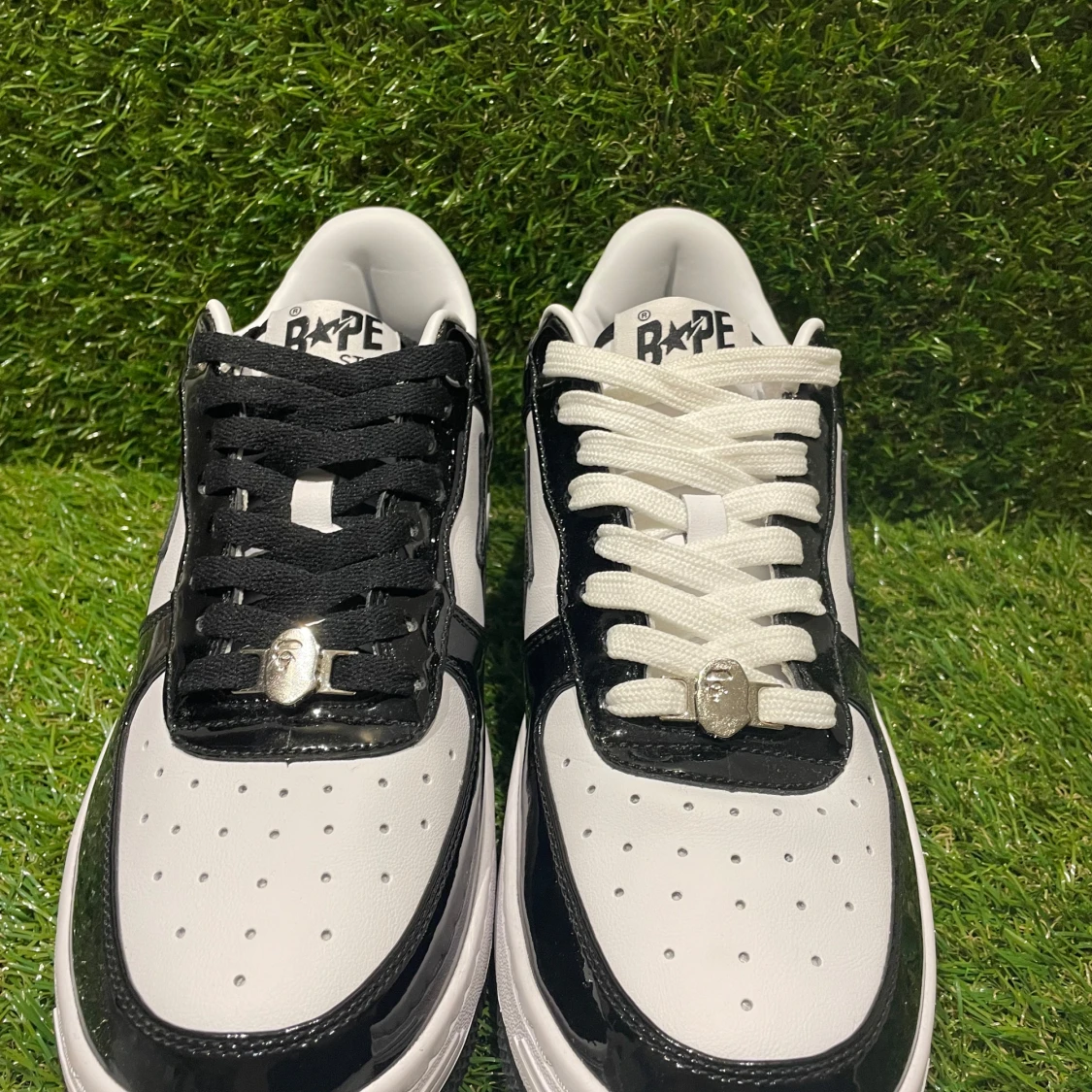 Svartvita sneakers från BAPE - 1