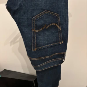 Slim fit jeans från Jack & Jones - Väldigt snygga jeans med en schysst passform, nästan aldrig använda. Hör av er vid några frågor!