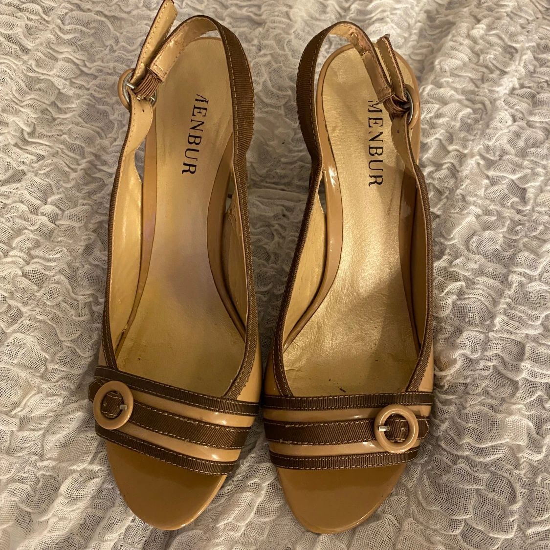 Bruna klackar från Menbur