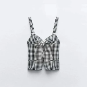 Svartvit rutig korsettopp - Jättesnygg korsett topp från Zara. Jättebra skick då den endast är använd några få gånger💕