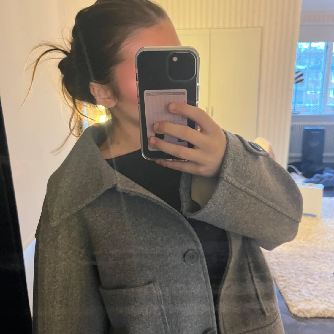 Grå kappa med knappar - 1