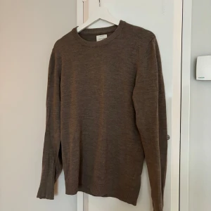 Merinoull tröja från A Day’s March  - Merinoull tröja från A Day’s March i storlek M, mycket bra skick, använts väldigt få gånger och bara handtvättat. Fråga gärna om fler bilder behövs. 