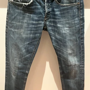 Dondup jeans - Tjena, säljer dessa feta dondup jeans i storlek 31,  jeansen är i riktigt bra skick. Pris 649