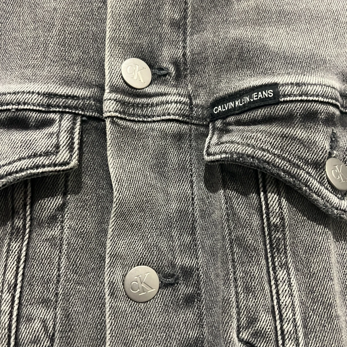 Grå jeansjacka från Calvin Klein - 1
