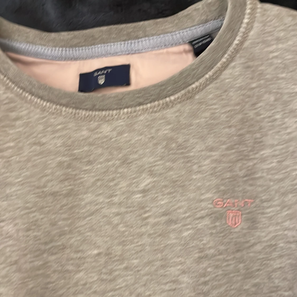 Grå sweatshirt från GANT - 1