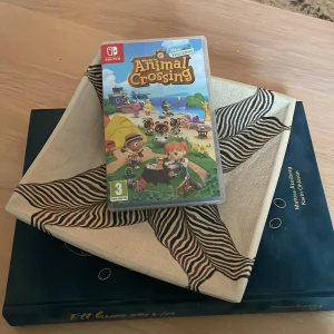 Animal Crossing: New Horizons för Nintendo Switch - Säljer spelet Animal Crossing: New Horizons för Nintendo Switch. Kommer i originalförpackning. Perfekt för dig som älskar att bygga och utforska din egen övärld. 🎮använd lite