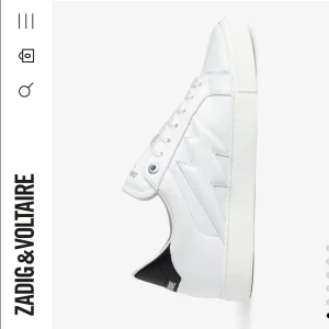 Vita sneakers från Zadig & Voltaire - Intressekoll på mina Zadig skor!!! De är i bra skick förutom att en av sulorna är lite nedtrampade. Nypris 3300 pris kan diskuteras vid intresse. 