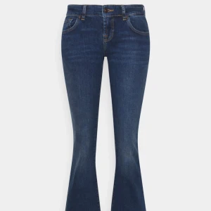 Blå bootcut jeans LTB valerie - LTB jeans i modellen ”valerie”. Storlek 27/32 och endast använda 1-2 gånger.