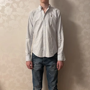 Ralph Lauren skjorta  - Ralph lauren skjorta | Skick: 9/10 | Size - S | Märke Ralph lauren | Fraktar via postnord eller instabox | Hör av dig vid minsta fråga eller fundering // Ricco Wardrobe