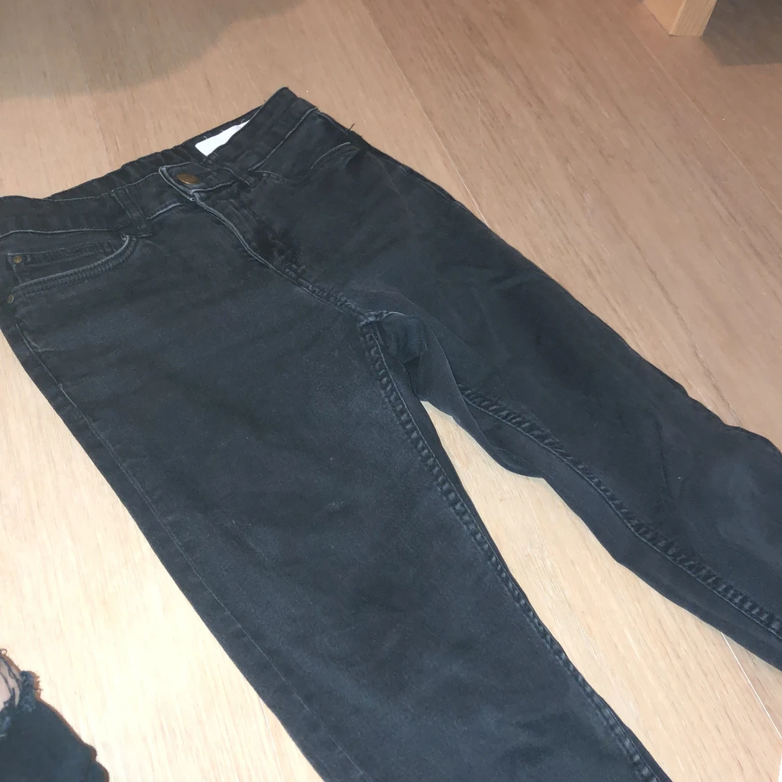 Svarta jeansbyxor - 91