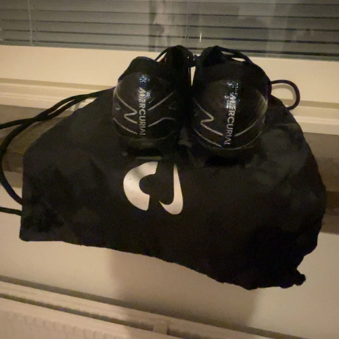 Svarta och blå Nike Mercurial fotbollsskor - 91