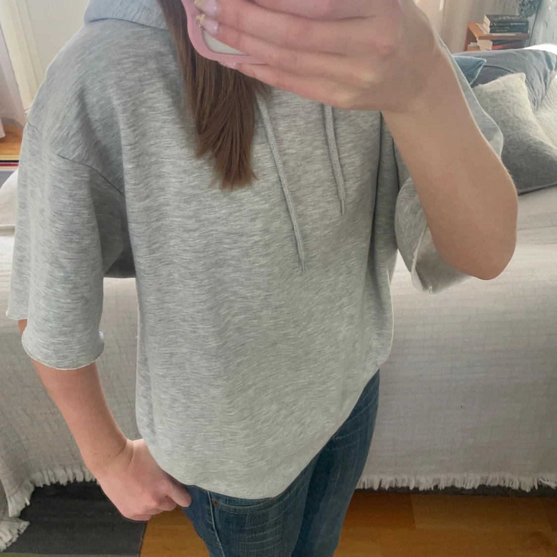 Grå hoodie med korta ärmar - 3