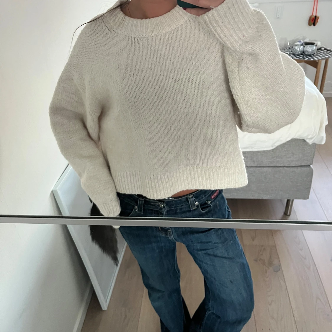 Beige/vit stickad tröja