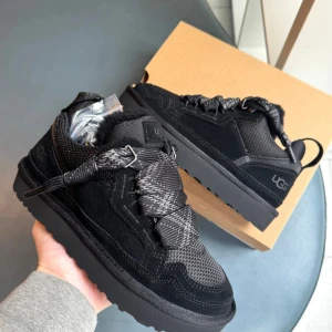 UGGs lowmel - Storlek 41, kvitto finns, pris kan diskuteras 