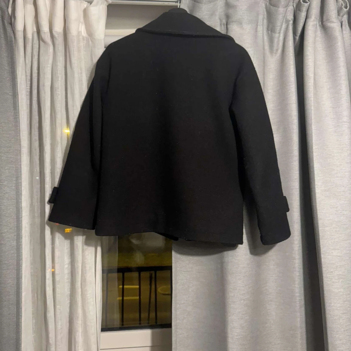 Svart kappa från Design by Si - 90