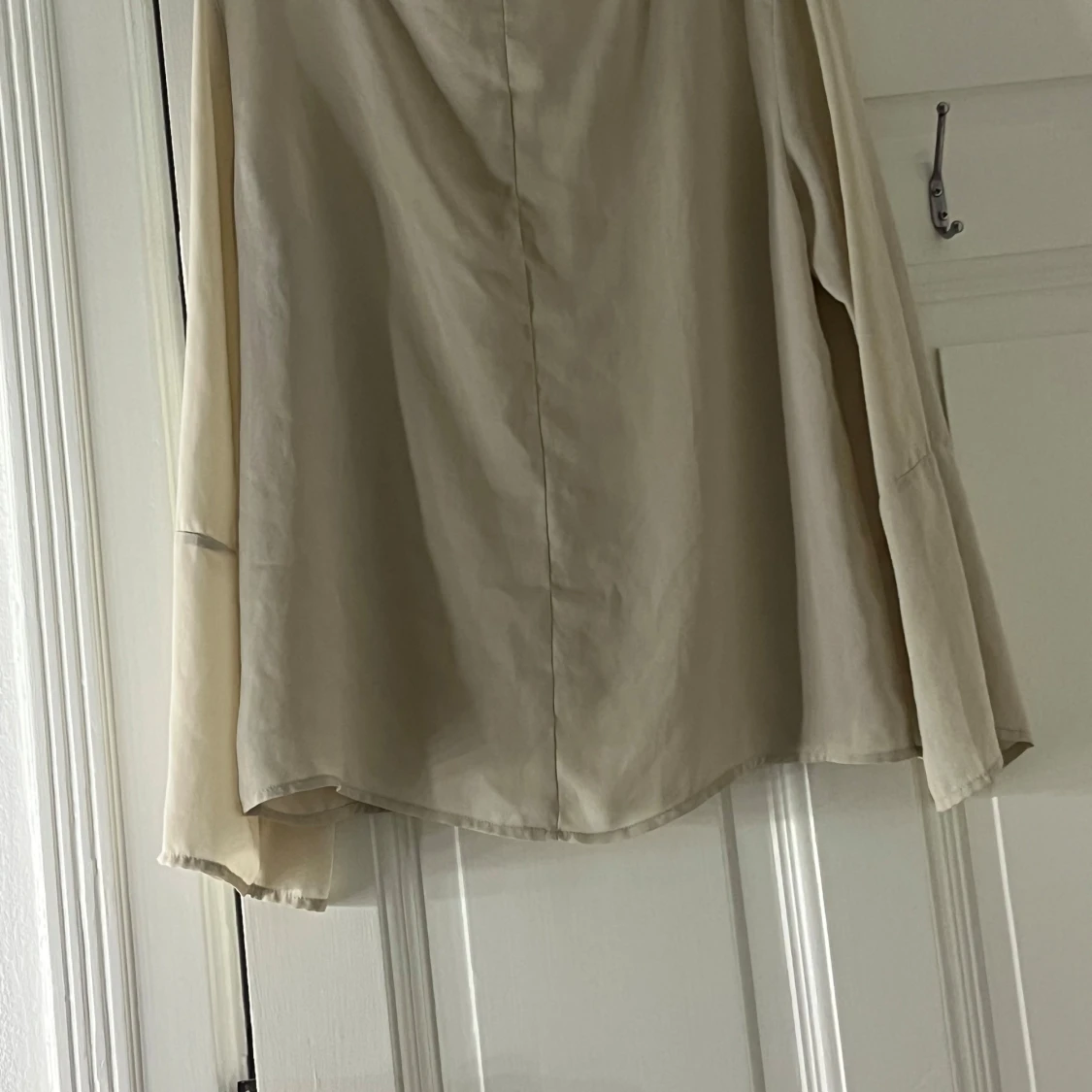 Beige blus från Gina Tricot - 90