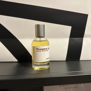 Thompson 41 extrait de parfum - One bold chemist Thompson, inspirerad av tobacco vanill från tom fors. Otroligt fin doft tagit endast 1 sprut. 